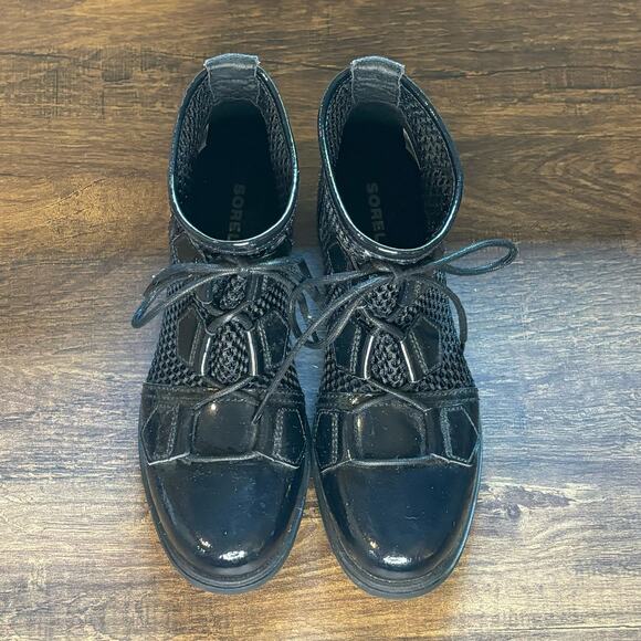 Sorel Major Black Mesh & Patent Lace Up Boots - size 6 - Picture 4 of 8